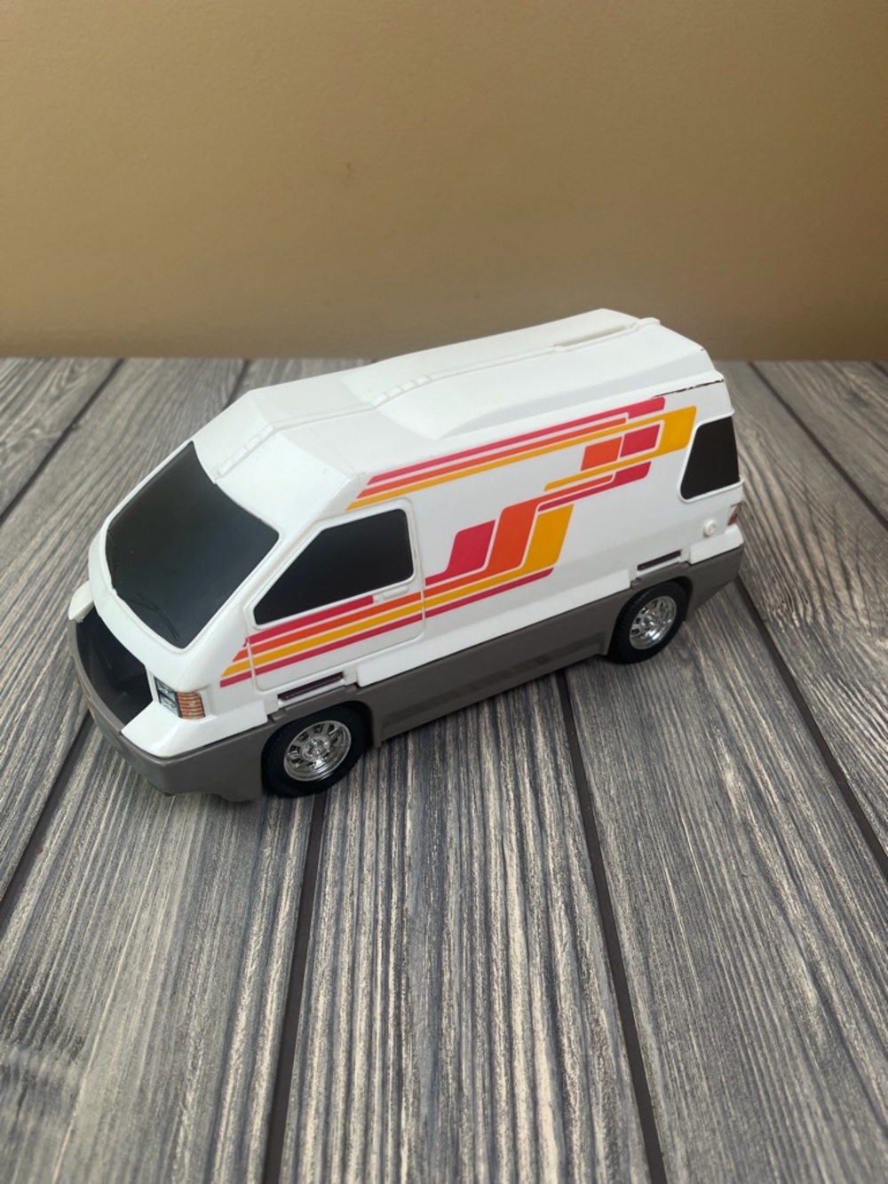 Vintage 1986 Kenner Parker Toys Inc. M.A.S.K. RV Van Vehicle